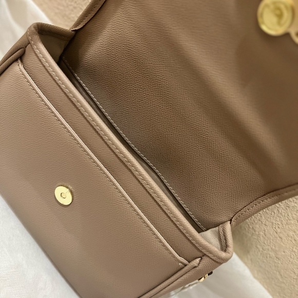 HOLB Traveler Elegant Taupe Crossbody Bag - Picture 3 of 7